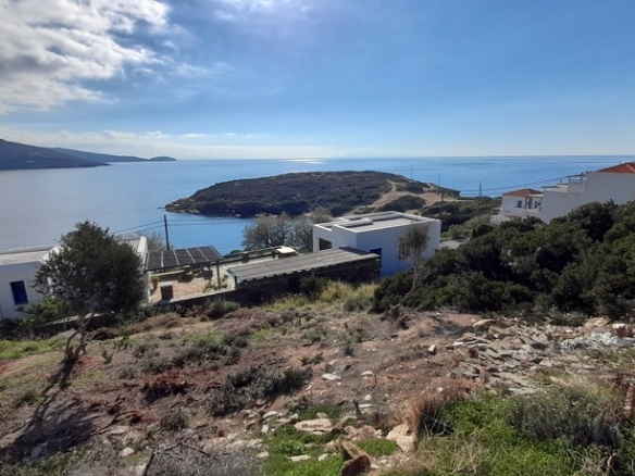 Μπατσί. Οικόπεδο 794 τ.μ. με εξαιρετική θέα