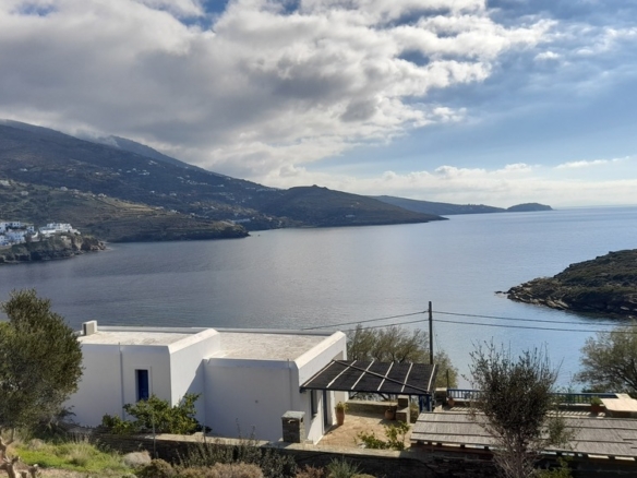 Μπατσί. Οικόπεδο 794 τ.μ. με εξαιρετική θέα