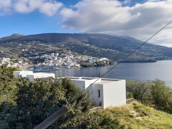 Μπατσί. Οικόπεδο 794 τ.μ. με εξαιρετική θέα