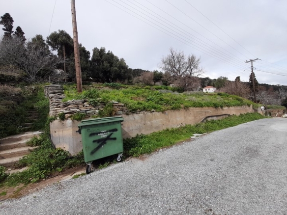 ΣΤΡΑΠΟΥΡΙΕΣ ΕΝΤΟΣ ΟΙΚΙΣΜΟΥ 1.102 Μ2 με θέα στη Χώρα Άνδρου