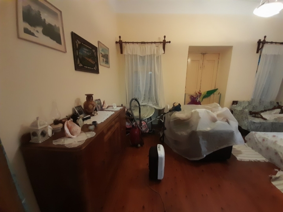 ΣΤΕΝΙΕΣ. Διώροφη κατοικία 120 m2 σε οικόπεδο 293 m2