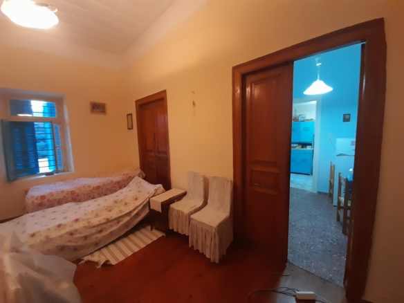 ΣΤΕΝΙΕΣ. Διώροφη κατοικία 120 m2 σε οικόπεδο 293 m2