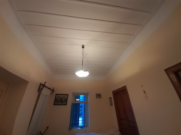 ΣΤΕΝΙΕΣ. Διώροφη κατοικία 120 m2 σε οικόπεδο 293 m2