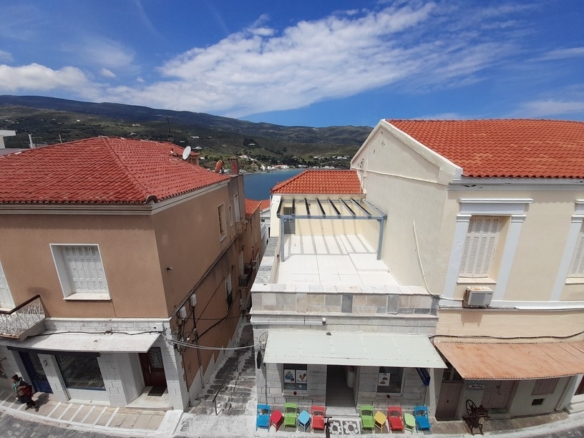 Chora Andros-Central pedestrian street: Apartment 69 m2, 2nd-floor
