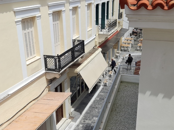 Chora Andros-Central pedestrian street: Apartment 69 m2, 2nd-floor
