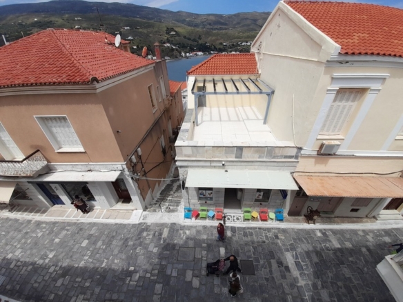 Chora Andros-Central pedestrian street: Apartment 69 m2, 2nd-floor