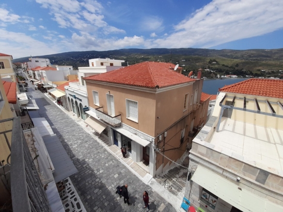 Chora Andros-Central pedestrian street: Apartment 69 m2, 2nd-floor