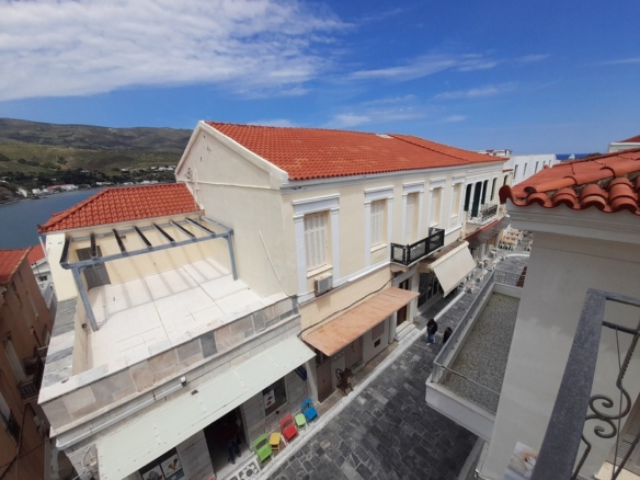 Chora Andros-Central pedestrian street: Apartment 69 m2, 2nd-floor