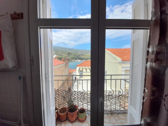 Chora Andros-Central pedestrian street: Apartment 69 m2, 2nd-floor