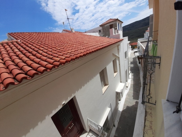 Chora Andros-Central pedestrian street: Apartment 69 m2, 2nd-floor