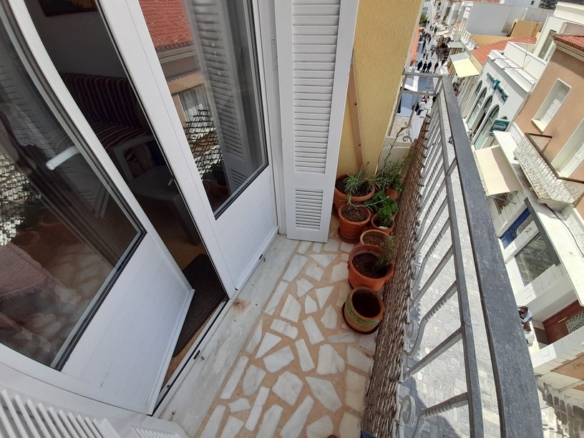 Chora Andros-Central pedestrian street: Apartment 69 m2, 2nd-floor