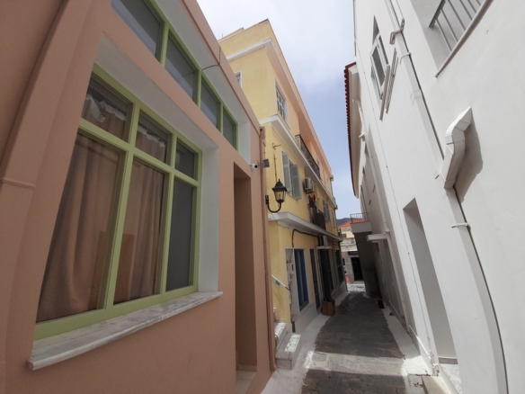 Chora Andros-Central pedestrian street: Apartment 69 m2, 2nd-floor