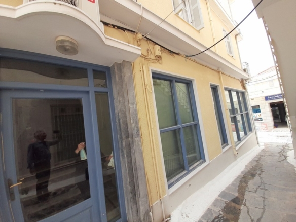 Chora Andros-Central pedestrian street: Apartment 69 m2, 2nd-floor