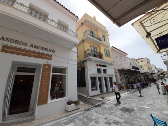Chora Andros-Central pedestrian street: Apartment 69 m2, 2nd-floor