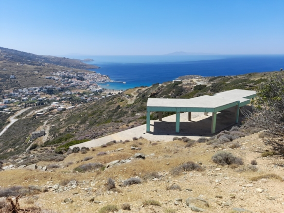 Μπατσί / Ξυλοκαρύδα: 6.943 m2 με κατοικία στα μπετά 145,81 m2 με απεριόριστη θέα θάλασσα.