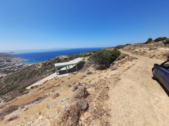 Μπατσί / Ξυλοκαρύδα: 6.943 m2 με κατοικία στα μπετά 145,81 m2 με απεριόριστη θέα θάλασσα.