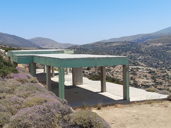 Μπατσί / Ξυλοκαρύδα: 6.943 m2 με κατοικία στα μπετά 145,81 m2 με απεριόριστη θέα θάλασσα.