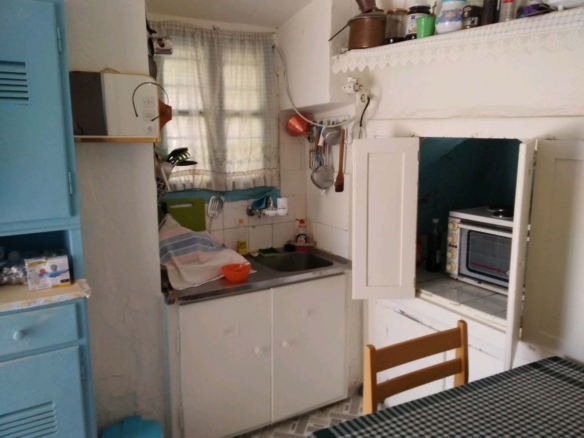 ΣΤΕΝΙΕΣ. Διώροφη κατοικία 120 m2 σε οικόπεδο 293 m2