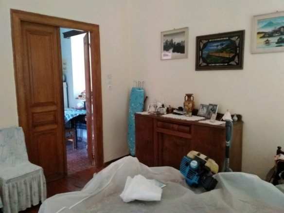 ΣΤΕΝΙΕΣ. Διώροφη κατοικία 120 m2 σε οικόπεδο 293 m2