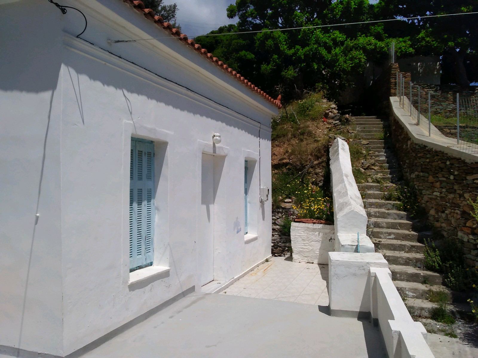 ΣΤΕΝΙΕΣ. Διώροφη κατοικία 120 m2 σε οικόπεδο 293 m2