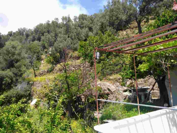 ΣΤΕΝΙΕΣ. Διώροφη κατοικία 120 m2 σε οικόπεδο 293 m2