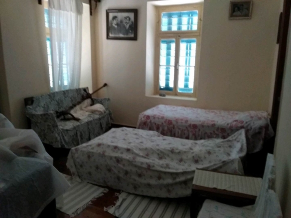 ΣΤΕΝΙΕΣ. Διώροφη κατοικία 120 m2 σε οικόπεδο 293 m2