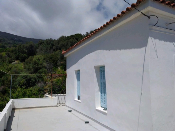 ΣΤΕΝΙΕΣ. Διώροφη κατοικία 120 m2 σε οικόπεδο 293 m2