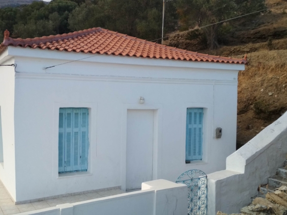 ΣΤΕΝΙΕΣ. Διώροφη κατοικία 120 m2 σε οικόπεδο 293 m2