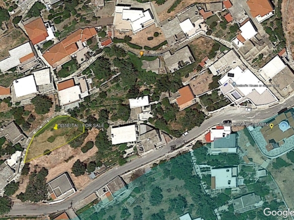 Πιτροφός ΕΝΤΟΣ ΟΙΚΙΣΜΟΥ. Οικόπεδο εμβαδού 440 m2. Κτίζει έως 240 m2 κτίρια.