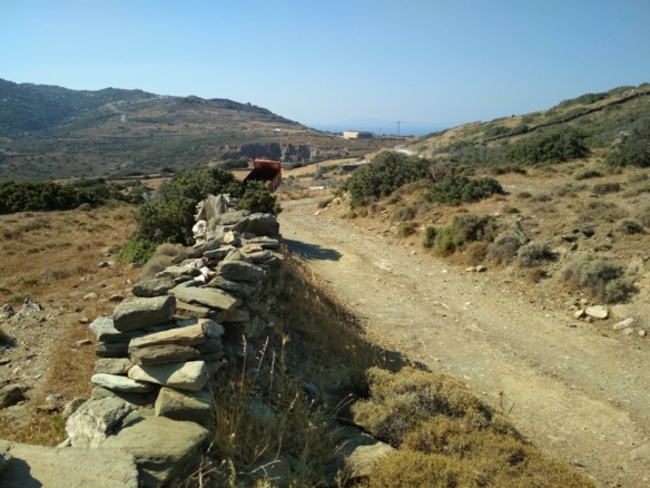 Σταυροπέδα. 9.000 τ.μ. με κελί 22 τ.μ.