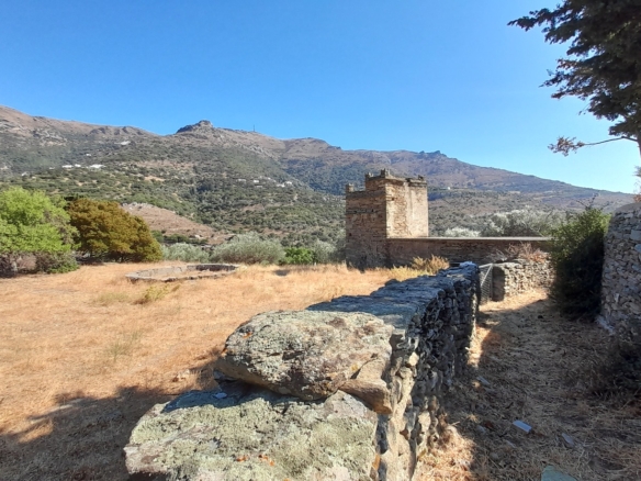 Messaria-Aladino, 5.158 sq.m with stone building 76.80 sq.m, 38 olive trees, threshing floor and dovecote