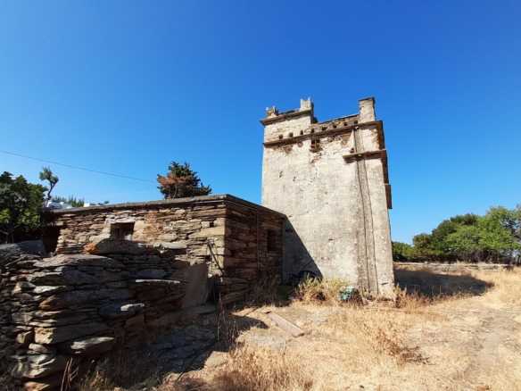 Messaria-Aladino, 5.158 sq.m with stone building 76.80 sq.m, 38 olive trees, threshing floor and dovecote