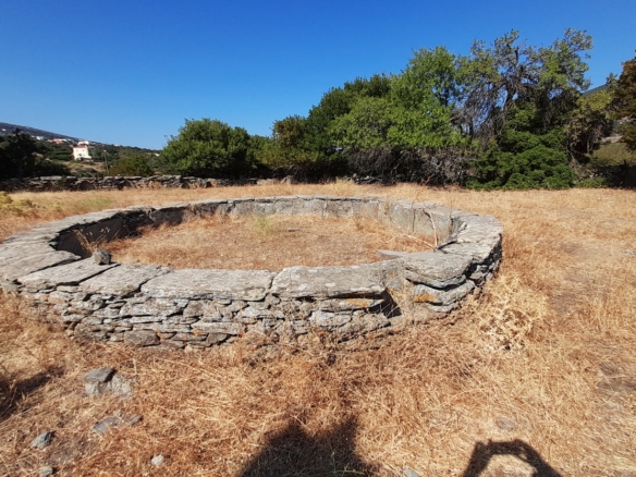 Messaria-Aladino, 5.158 sq.m with stone building 76.80 sq.m, 38 olive trees, threshing floor and dovecote