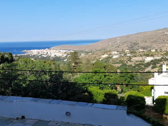 Λάμυρα. Οικόπεδο 210 τ.μ. με παλαιό αρχοντικό 305 τ.μ. και καταπληκτική θέα.