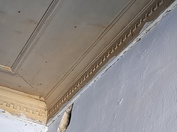 Λάμυρα. Οικόπεδο 210 τ.μ. με παλαιό αρχοντικό 305 τ.μ. και καταπληκτική θέα.