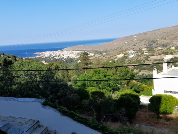 Λάμυρα. Οικόπεδο 210 τ.μ. με παλαιό αρχοντικό 305 τ.μ. και καταπληκτική θέα.