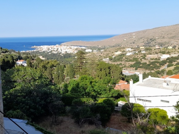 Λάμυρα. Οικόπεδο 210 τ.μ. με παλαιό αρχοντικό 305 τ.μ. και καταπληκτική θέα.
