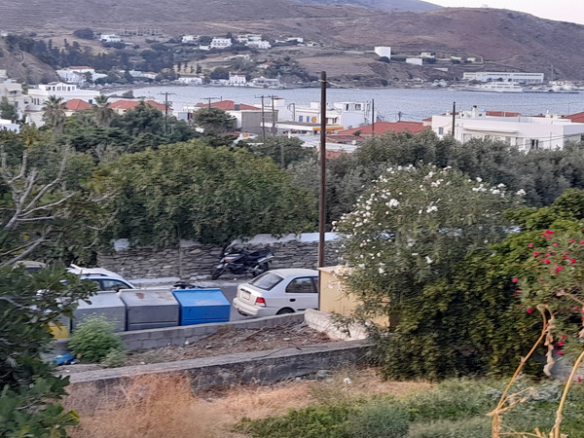 Προνομιακό οικοδομήσιμο οικόπεδο 139 m2 στην Χώρα Άνδρου.