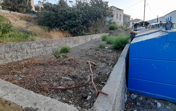 Προνομιακό οικοδομήσιμο οικόπεδο 139 m2 στην Χώρα Άνδρου.
