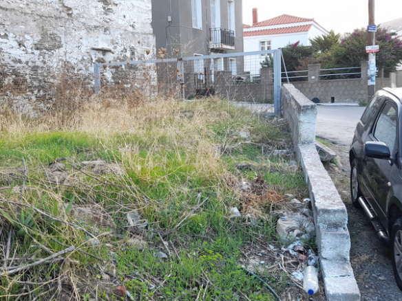 Προνομιακό οικοδομήσιμο οικόπεδο 139 m2 στην Χώρα Άνδρου.