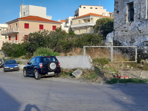 Προνομιακό οικοδομήσιμο οικόπεδο 139 m2 στην Χώρα Άνδρου.