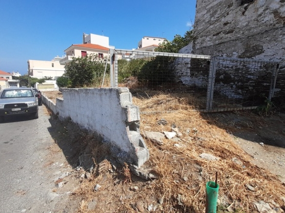 Προνομιακό οικοδομήσιμο οικόπεδο 139 m2 στην Χώρα Άνδρου.