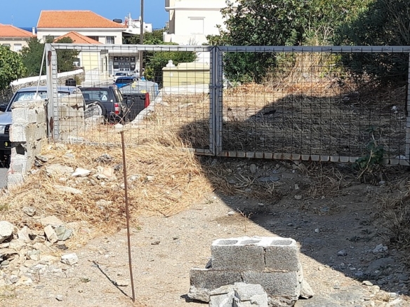 Προνομιακό οικοδομήσιμο οικόπεδο 139 m2 στην Χώρα Άνδρου.