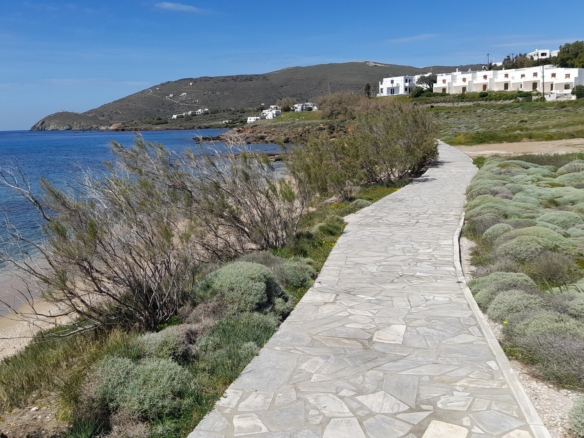 Γαύριο-Λιόπεσι. Τα καλύτερα 24.890 τ.μ. που φθάνουν μέχρι τη θάλασσα.