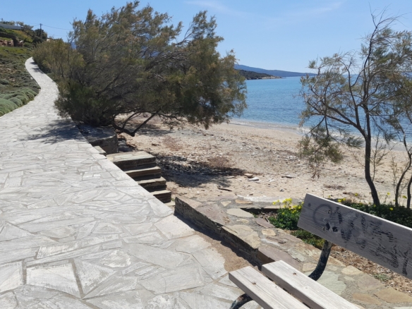 Γαύριο-Λιόπεσι. Τα καλύτερα 24.890 τ.μ. που φθάνουν μέχρι τη θάλασσα.