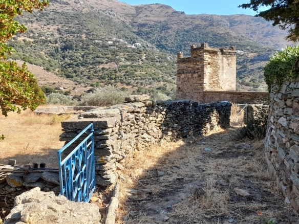 Messaria-Aladino, 5.158 sq.m with stone building 76.80 sq.m, 38 olive trees, threshing floor and dovecote