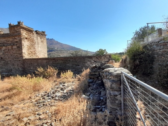 Messaria-Aladino, 5.158 sq.m with stone building 76.80 sq.m, 38 olive trees, threshing floor and dovecote