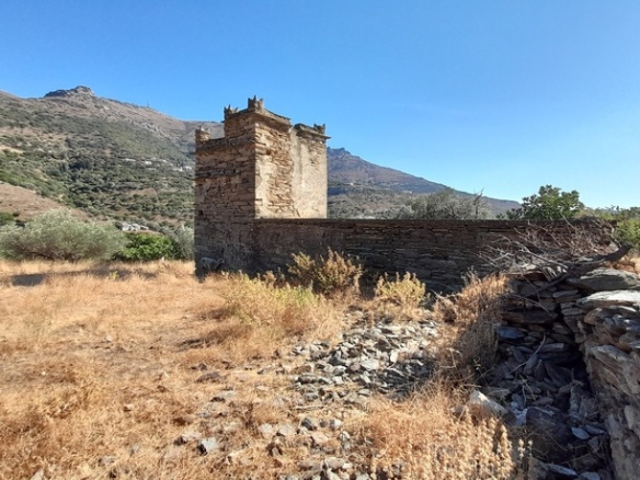 Messaria-Aladino, 5.158 sq.m with stone building 76.80 sq.m, 38 olive trees, threshing floor and dovecote