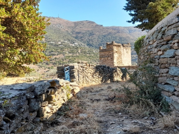 Messaria-Aladino, 5.158 sq.m with stone building 76.80 sq.m, 38 olive trees, threshing floor and dovecote