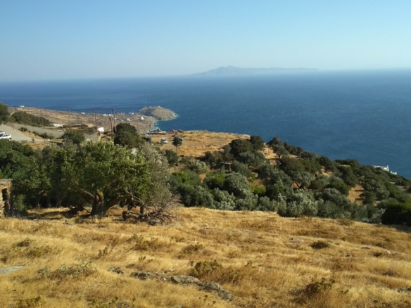 Απρόβατο. 3 οικόπεδα 1019 τ.μ, 1027 τ.μ, 1097 τ.μ, το ένα με παλαιά μονοκατοικία